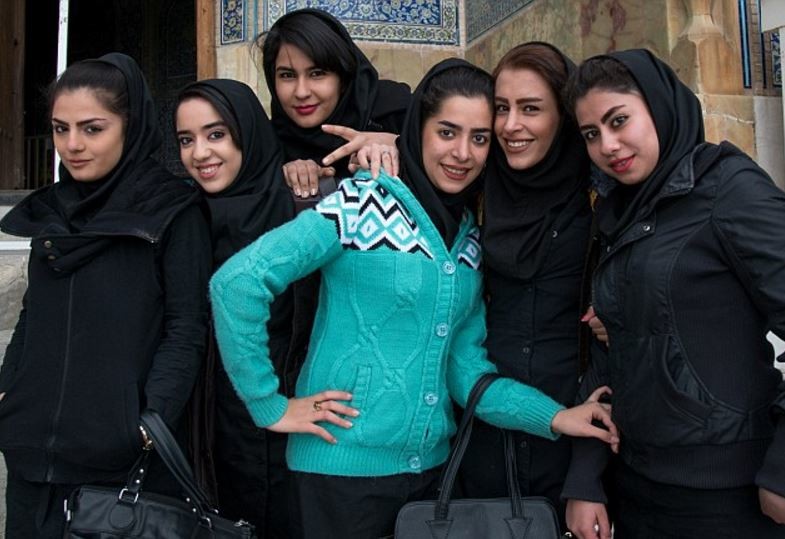 Голая иранская студентка 