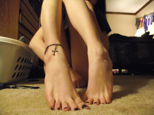 Sexy hot young girls feet pics