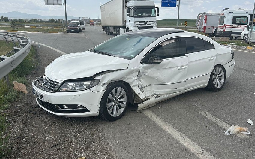 Türkiyədə yol qəzası olub, 11 nəfər yaralanıb