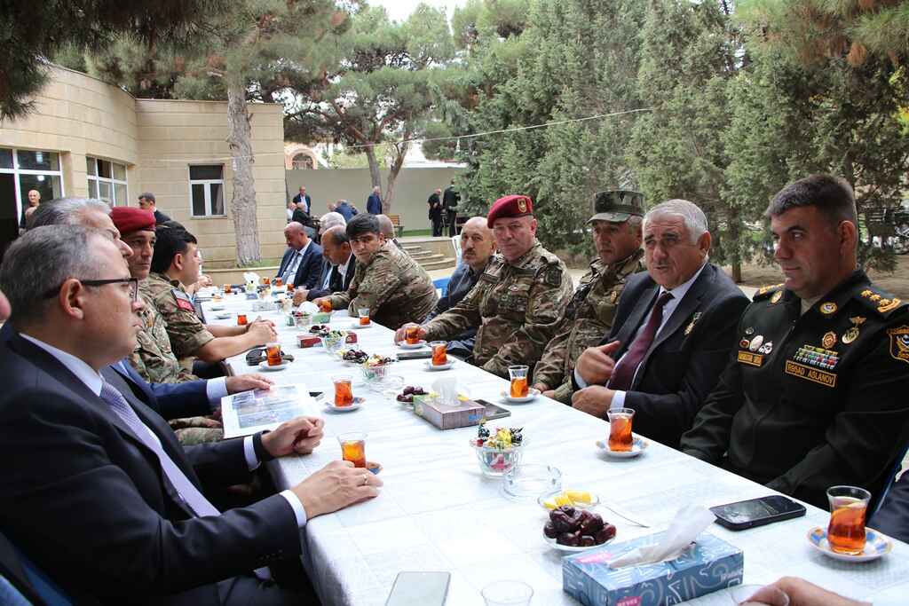 Vuqar Zeynalov Badamdarda Qarabağ və Vətən müharibəsi veteranları ilə görüş keçirdi