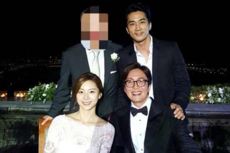 Bae Yong Joon spent $11,700 on his fans at his wedding 7alWav