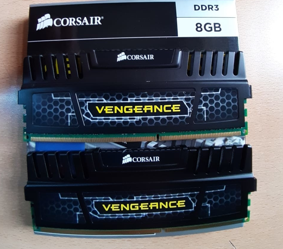 Corsair  4x2 Corsair 1600 Mhz DDR3