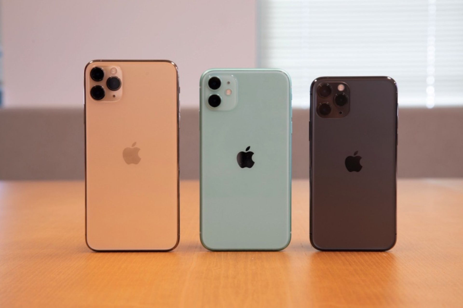 Проблемы 11 айфона. Iphone 11 Pro Max. Apple iphone 11 Pro. Эпл айфон 11 Промакс. Iphone 11 Pro расцветки.