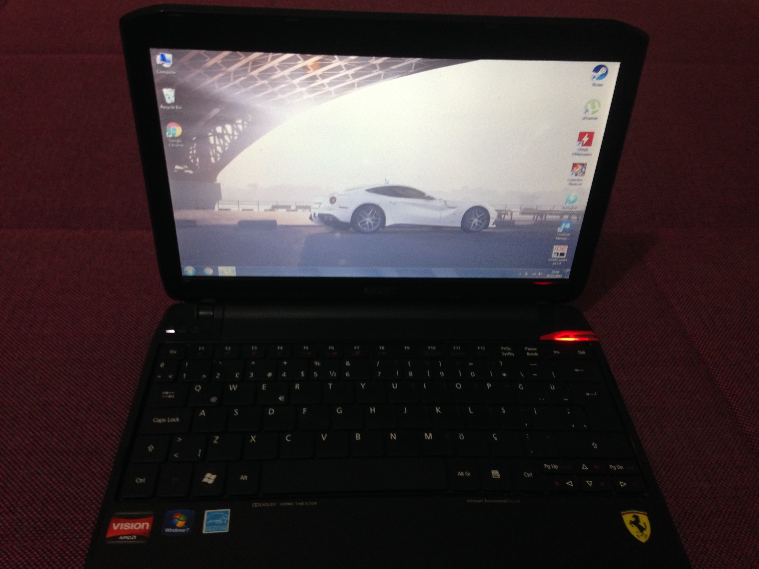 Acer ferrari one 200 не включается