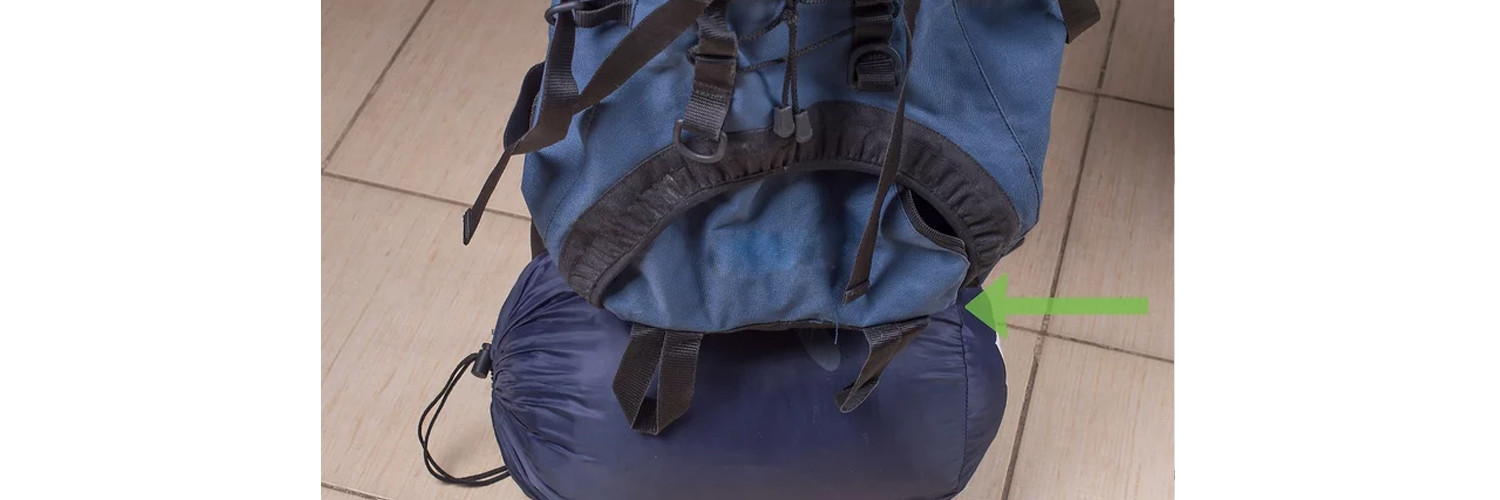 uyku tulumunu sırt çantasına yerleştirme