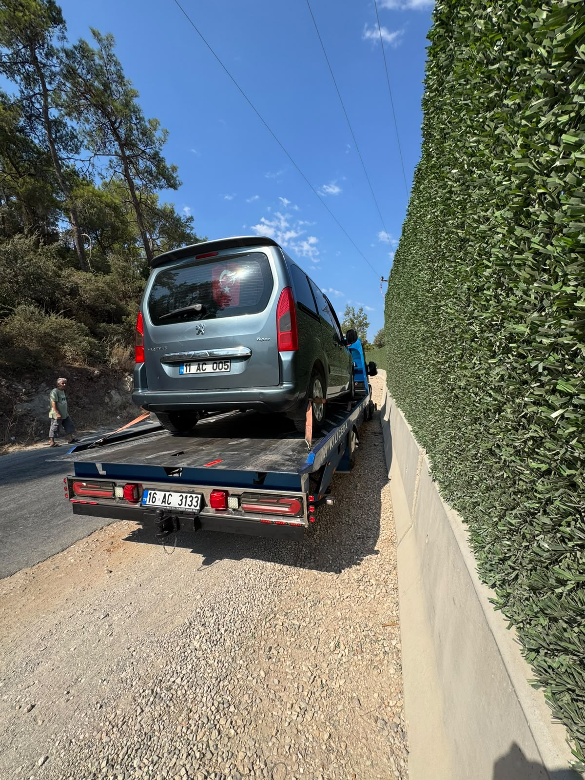 Çekici üzerinde güvenli biçimde taşınan araç