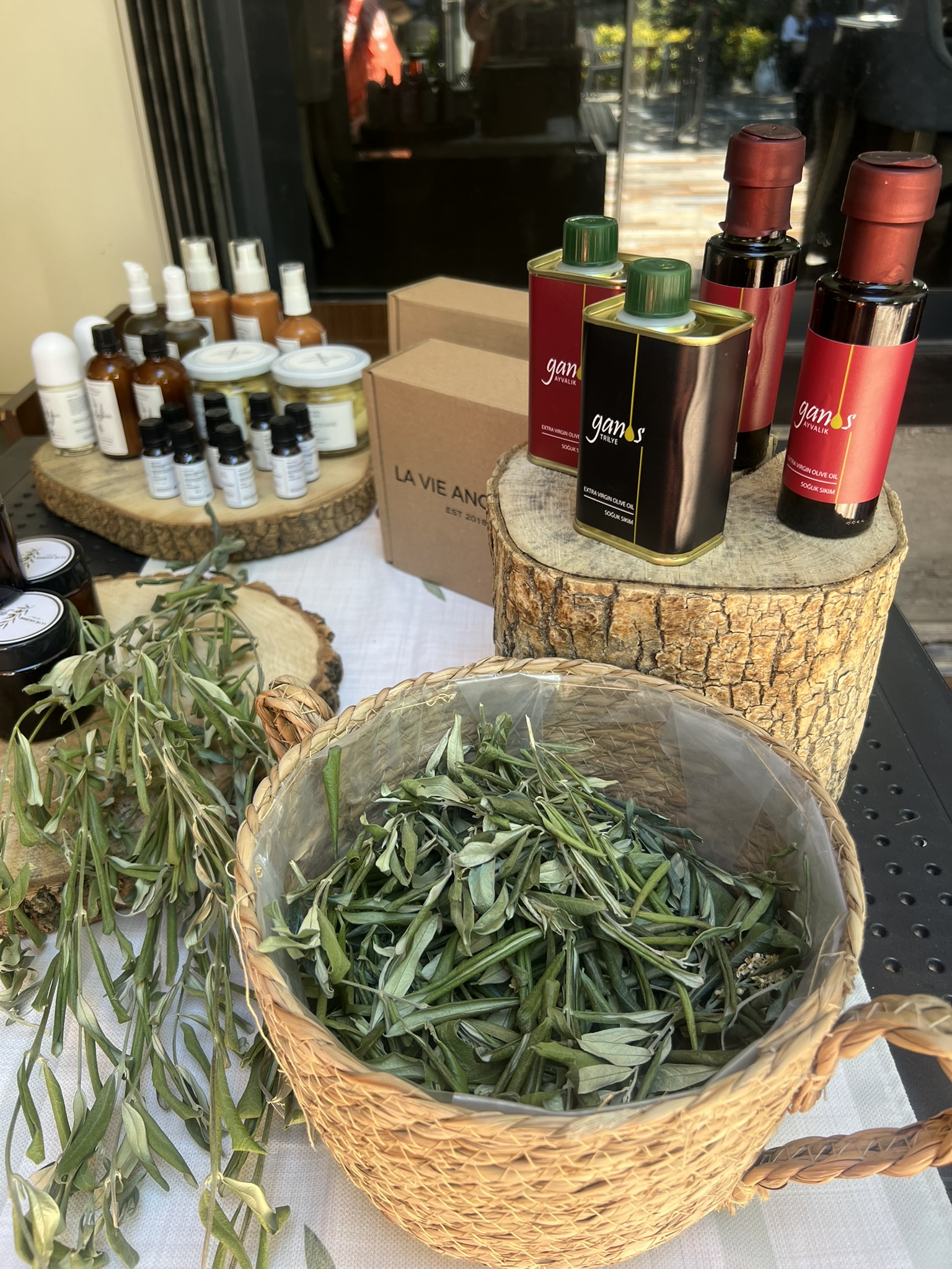 Aromaterapi ürünleri, zeytin yaprakları ve Ganos zeytinyağları