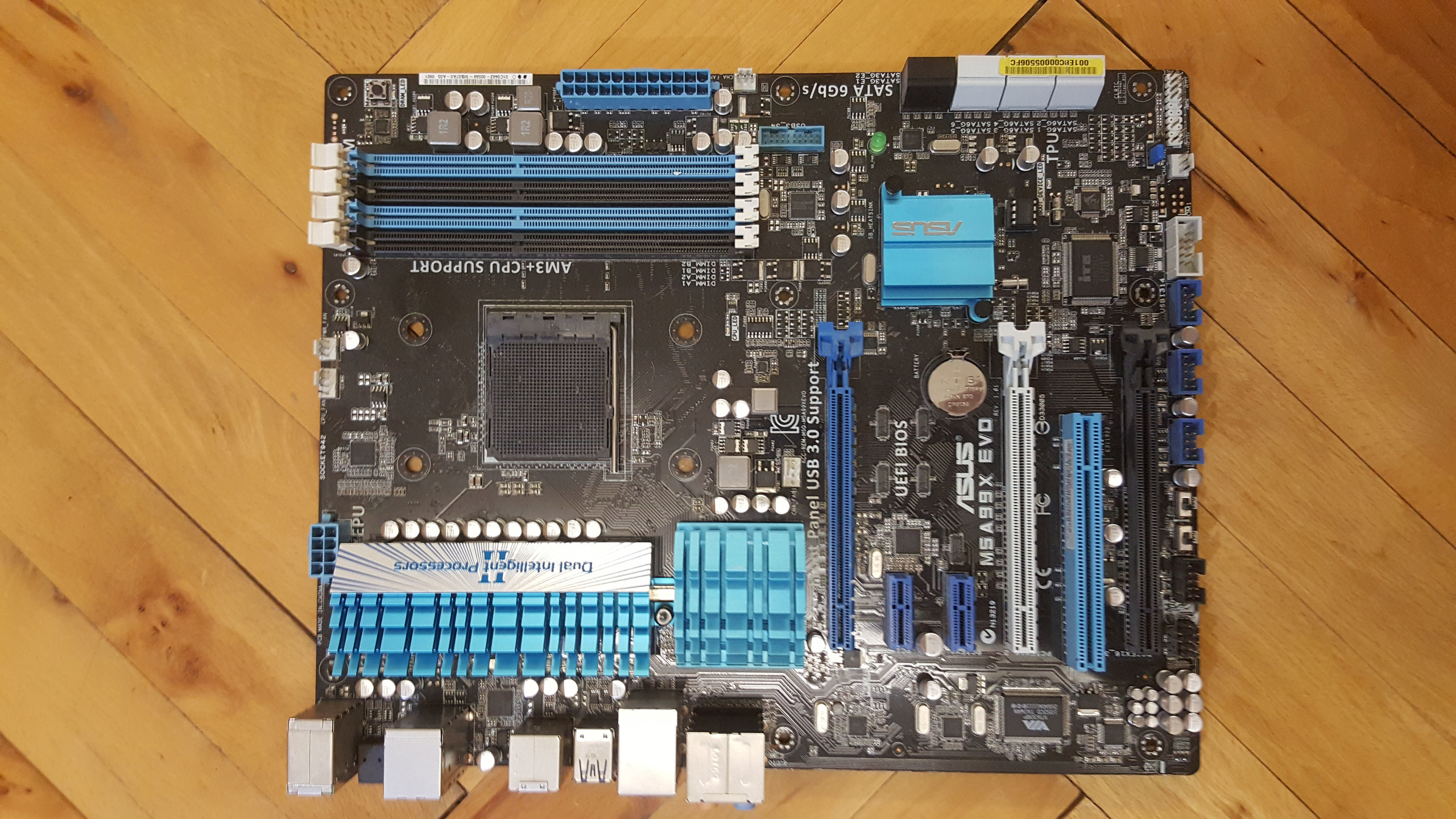Satılık AMD Phenom II X6 1100T, Asus M5A99X Evo, Corsair Vengeance 4x2:8GB DDR3  1600 Mhz Low Profil