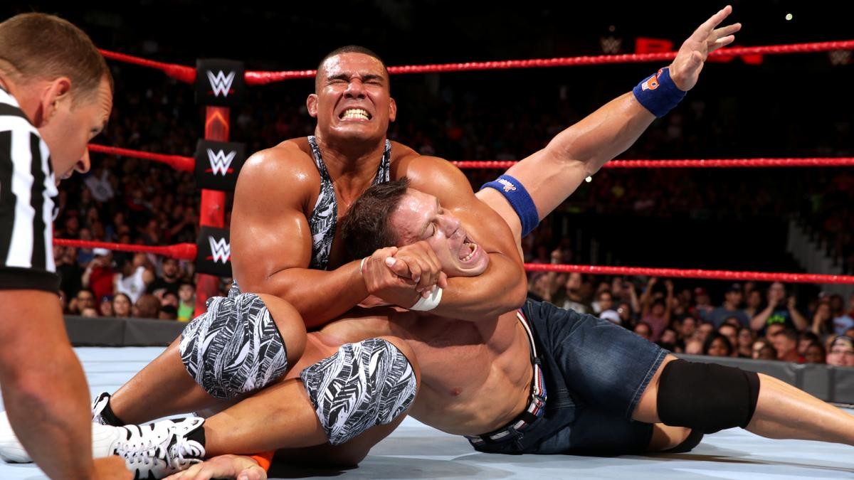 Son RAW şovunda Triple H'in geri dönerek kendisini takımın dışına itti...