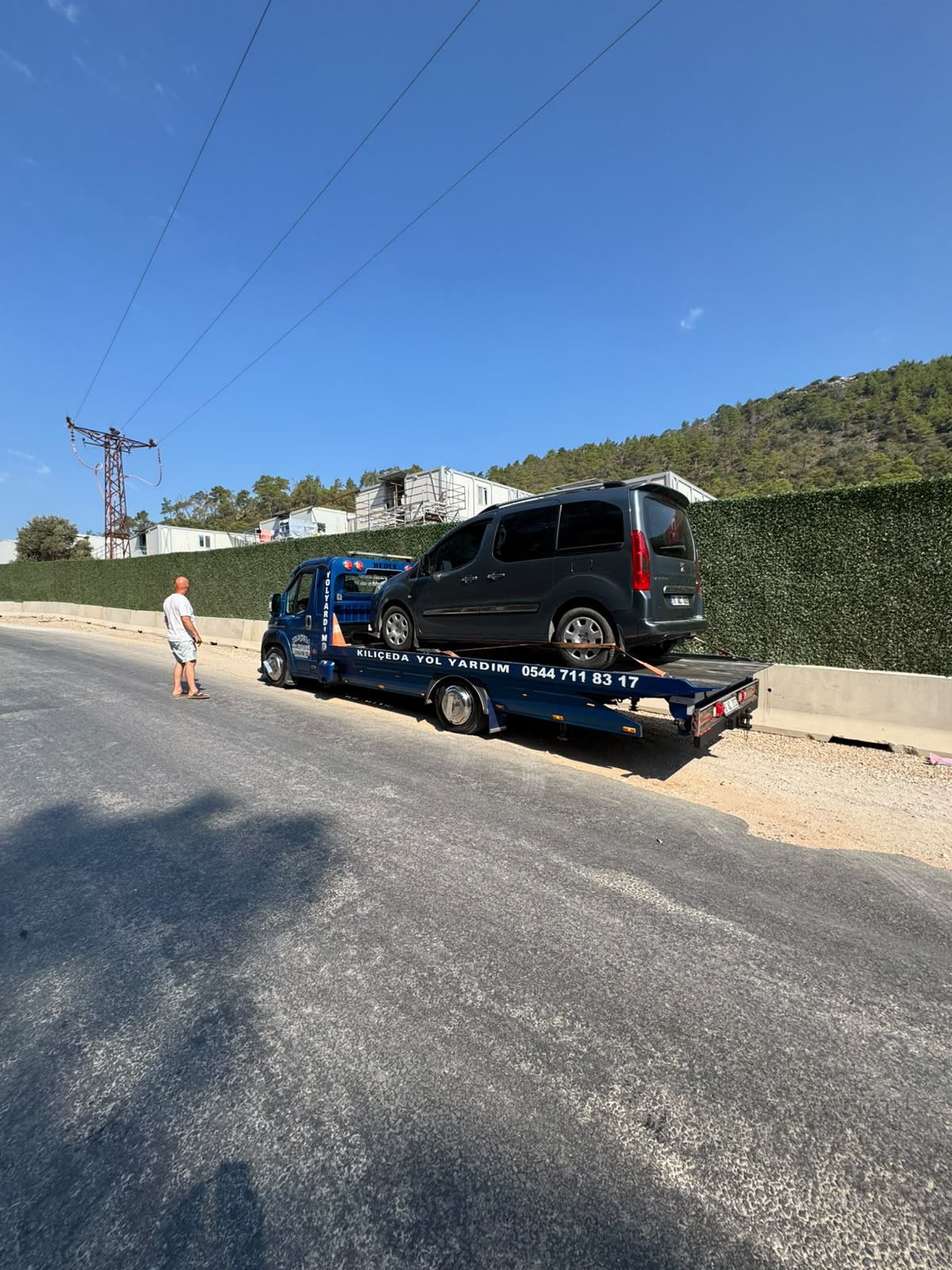 Yol kenarında Kılıçeda oto çekici hizmeti