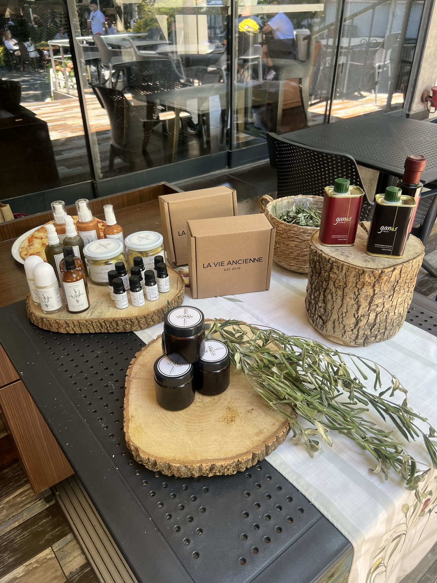 Aromaterapi ve doğal peeling workshopu ürün masası