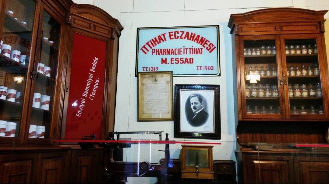 İzmir’in ilk Türk Eczanesi (İttihat Eczanesi)