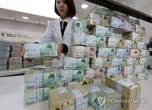 Корейский миллион в рублях. Кореянка с деньгами. 1 Миллиард корейских вон. Корейцы с деньгами. 1 Миллиард вон в долларах.
