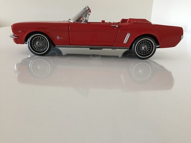 FORD MUSTANG. 1964. Precision collection 100. 1:18. Avec…