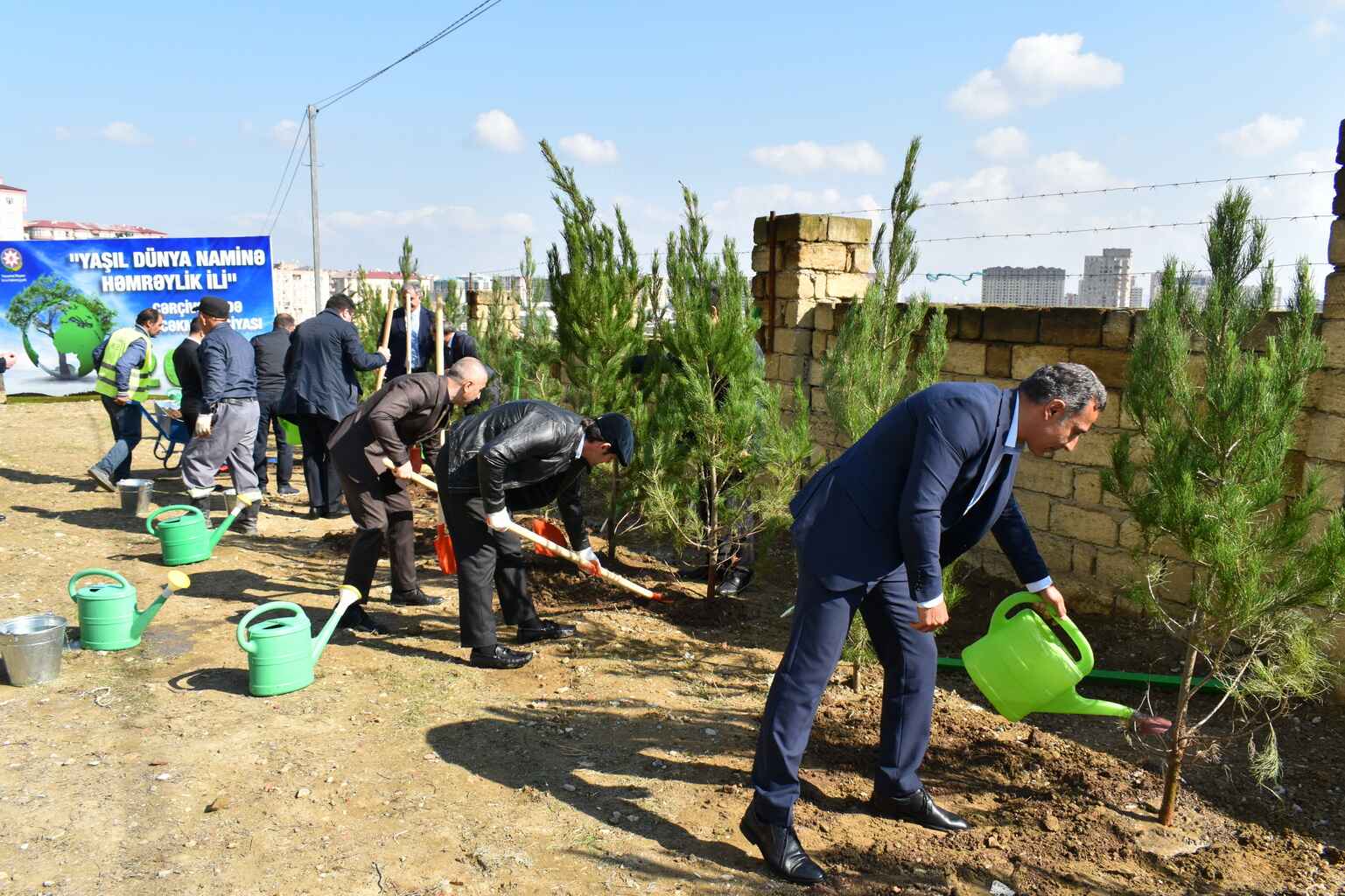 Yasamalda “Yaşıl dünya naminə həmrəylik ili” çərçivəsində ağacəkmə aksiyası keçirilib